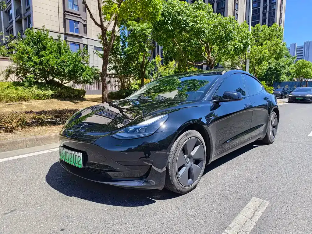 Tesla Model 3 — фото 1