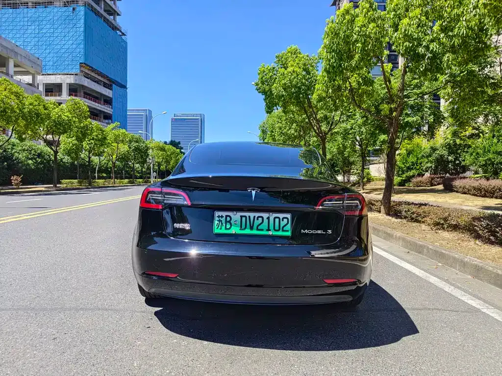 Tesla Model 3 — фото 5