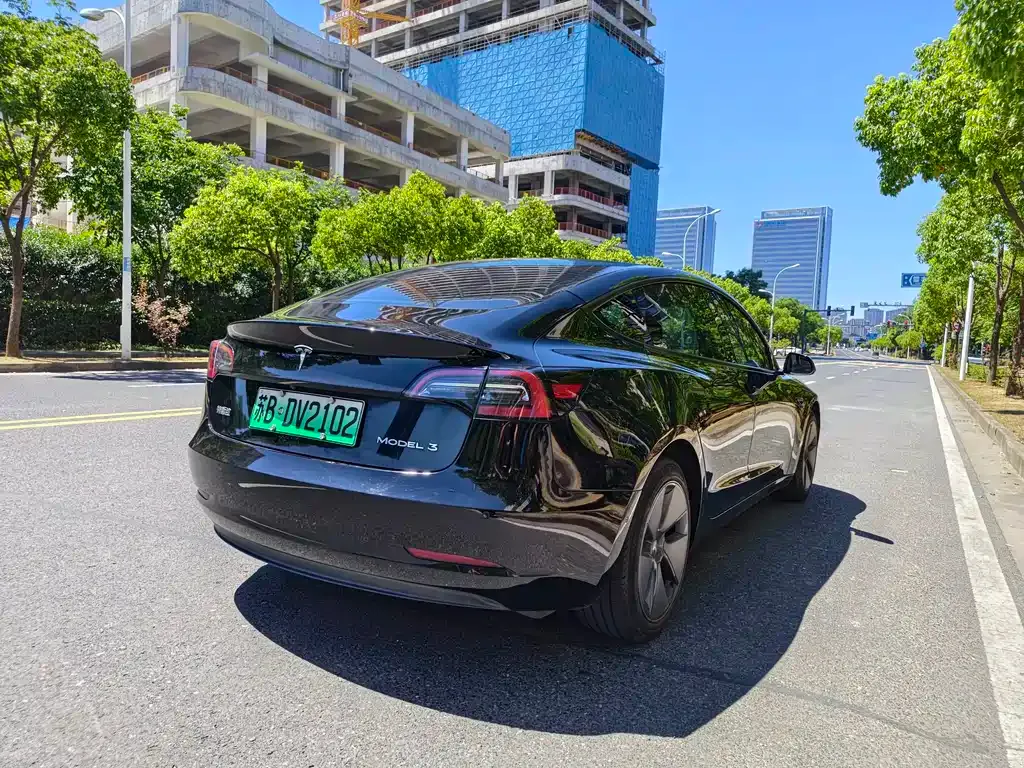 Tesla Model 3 — фото 7