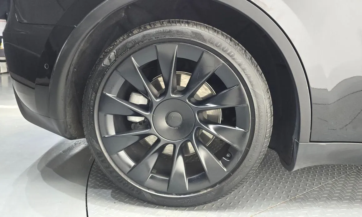 Tesla Model Y — фото 6