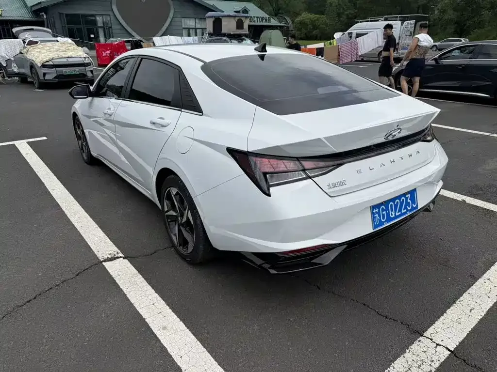 Hyundai Elantra — фото 10