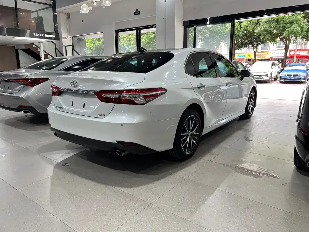 Toyota Camry — фото 8