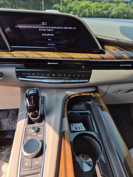 Cadillac Escalade 2022 из KR, фото 8