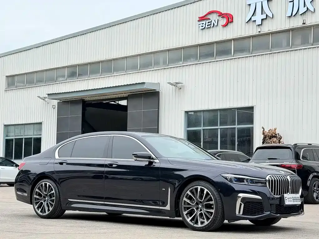 BMW 7 Series — фото 1