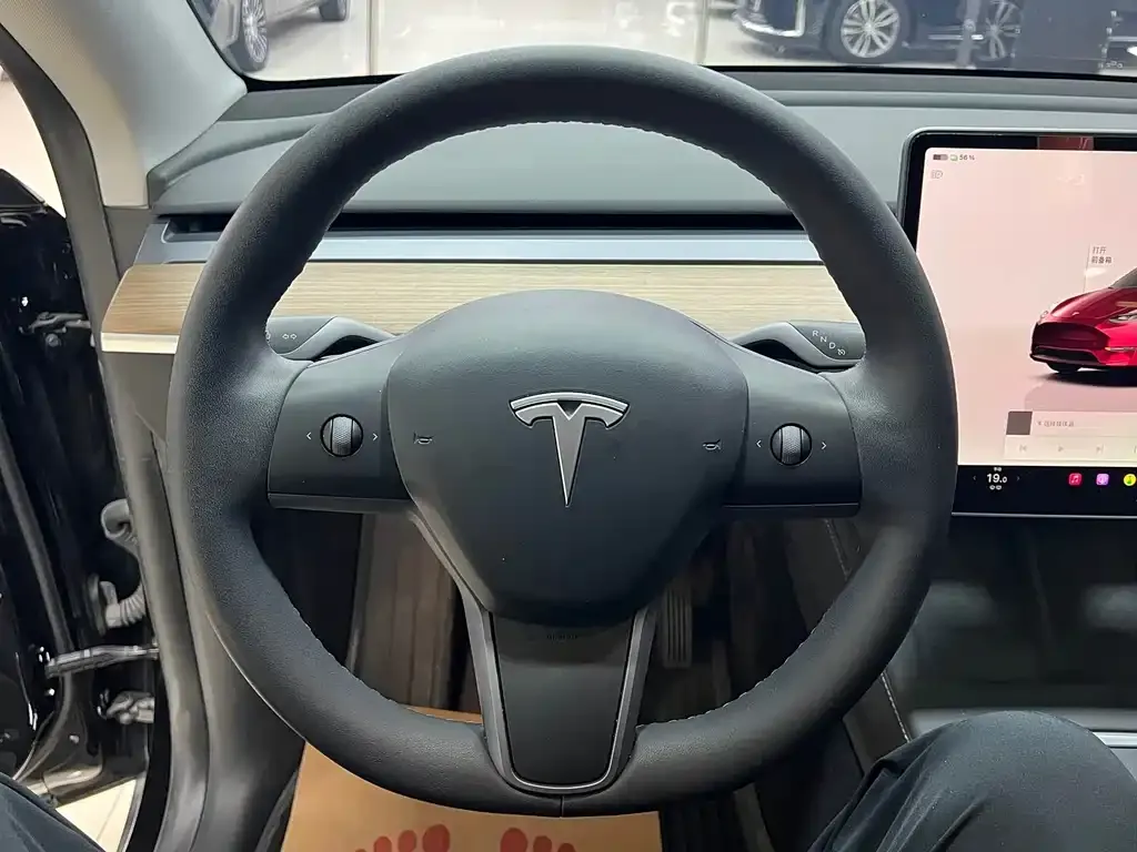 Tesla Model Y — фото 9