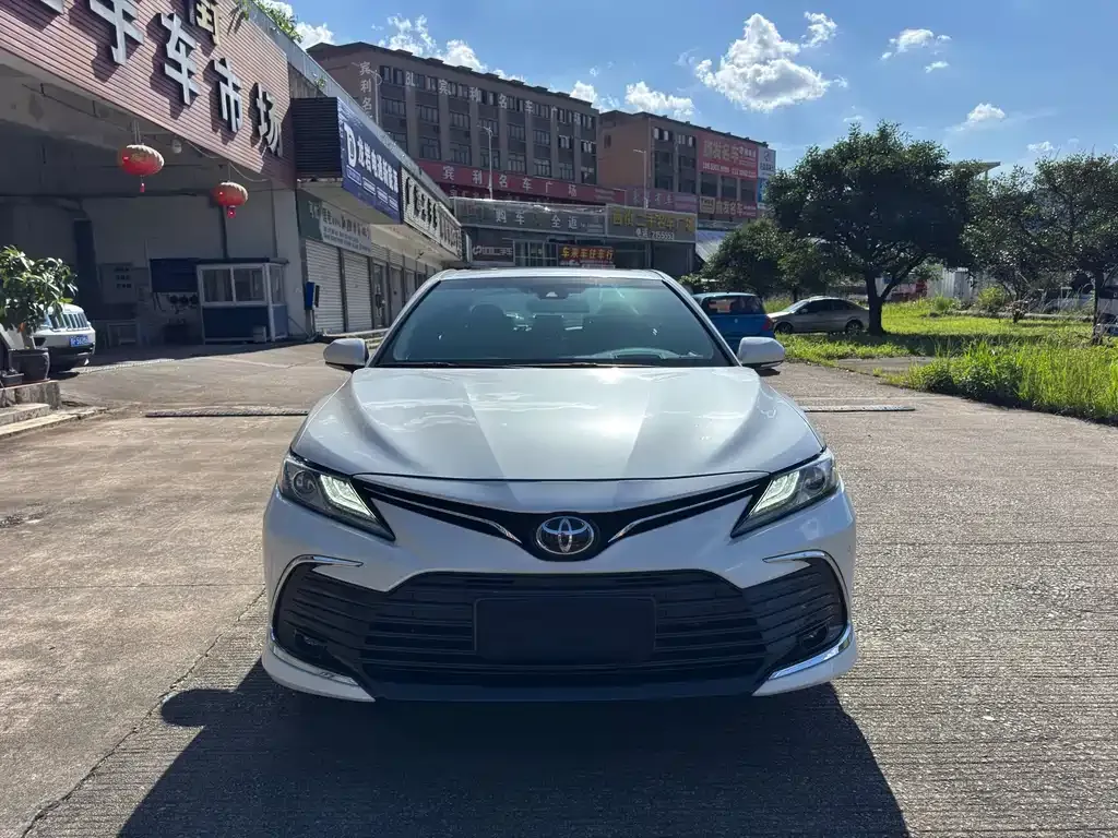 Toyota Camry — фото 9
