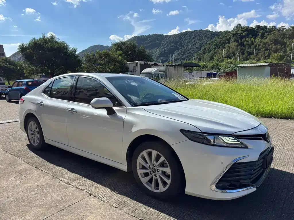 Toyota Camry — фото 7