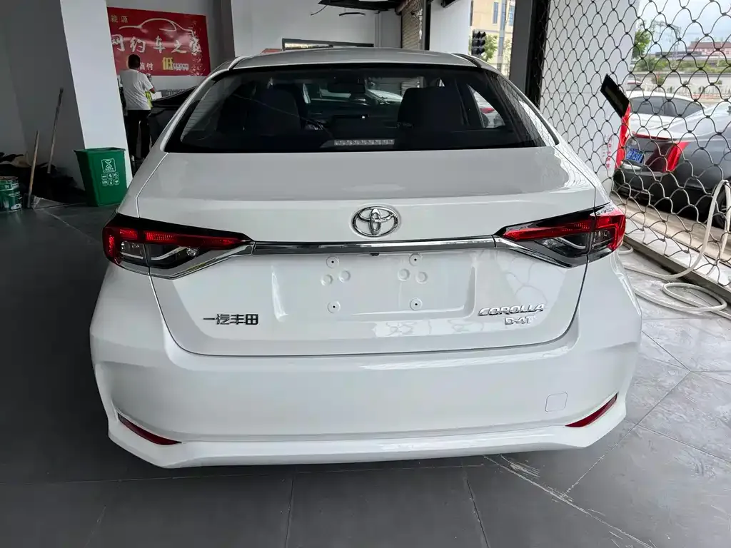 Toyota Corolla — фото 4