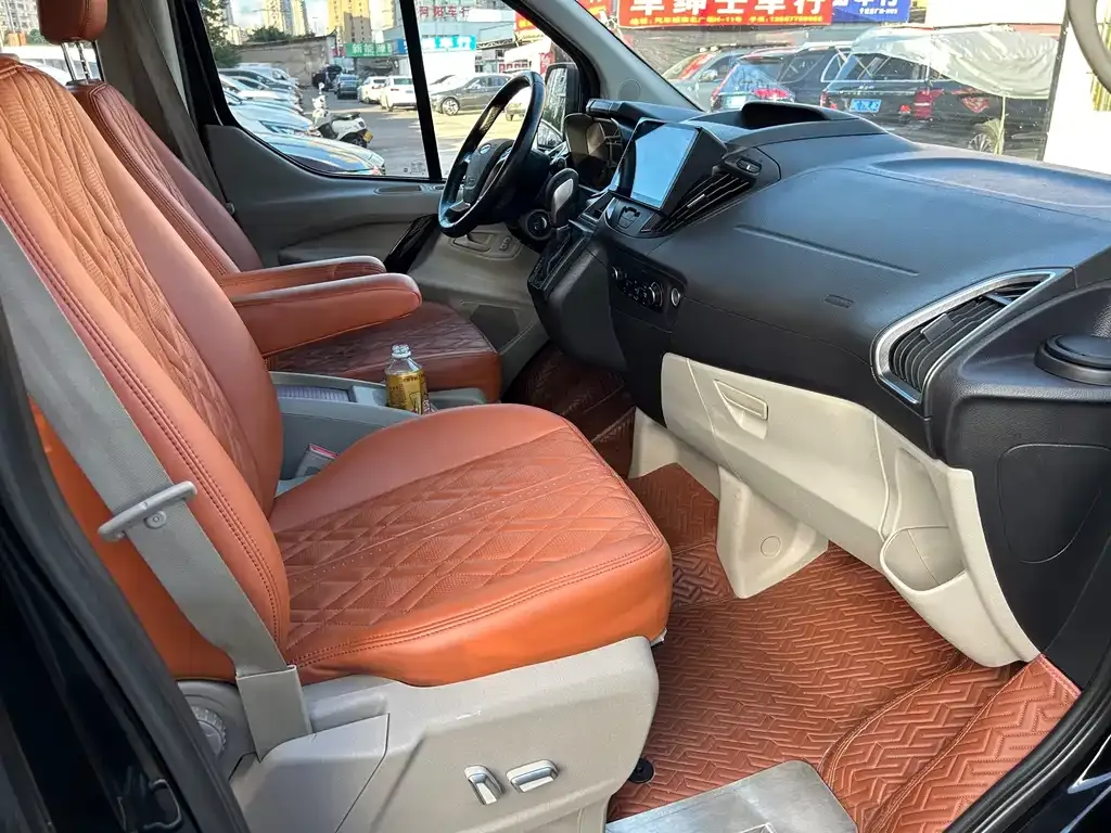 Ford Tourneo — фото 3