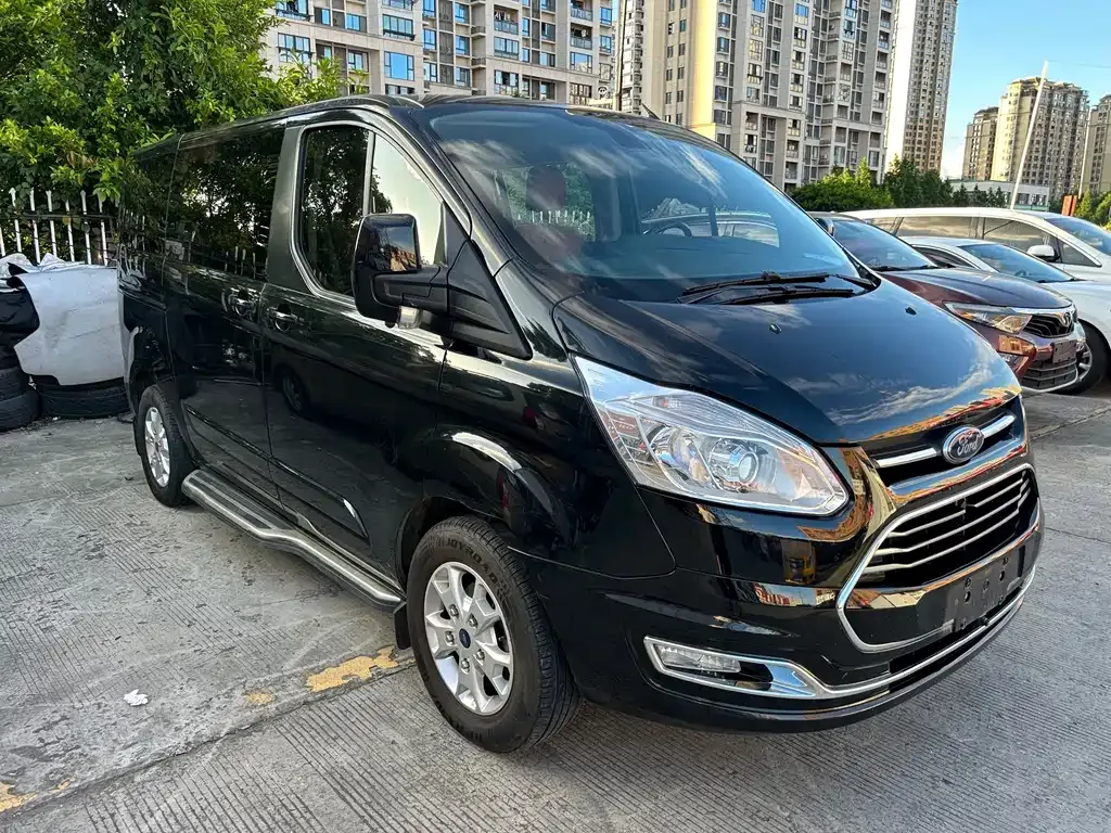 Ford Tourneo — фото 10