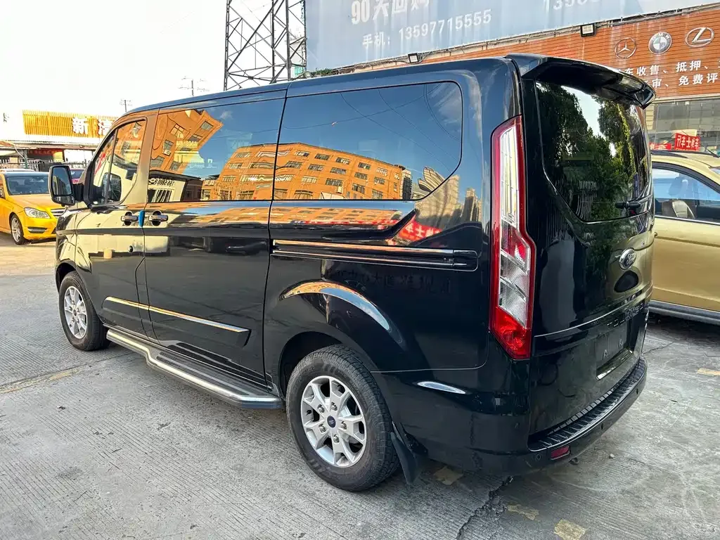 Ford Tourneo — фото 8