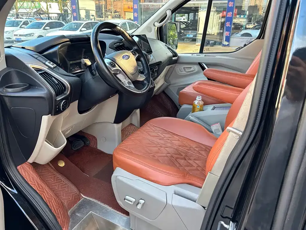 Ford Tourneo — фото 2