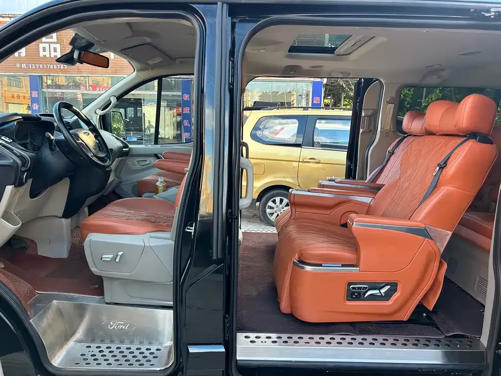 Ford Tourneo — фото 5