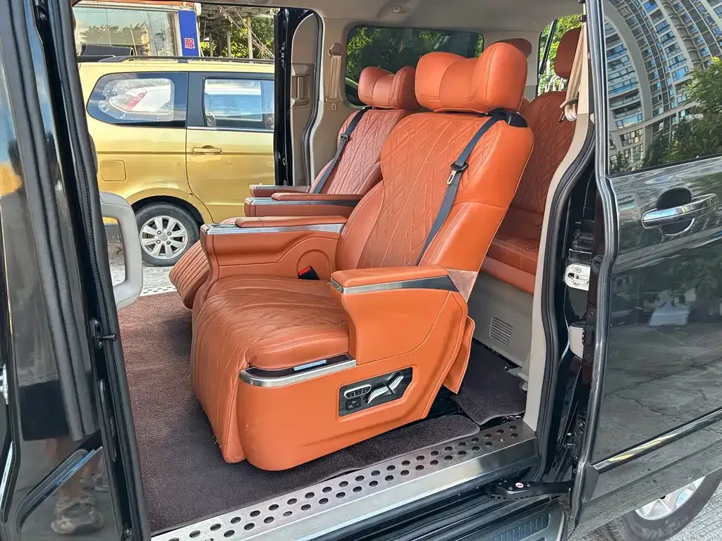 Ford Tourneo — фото 9