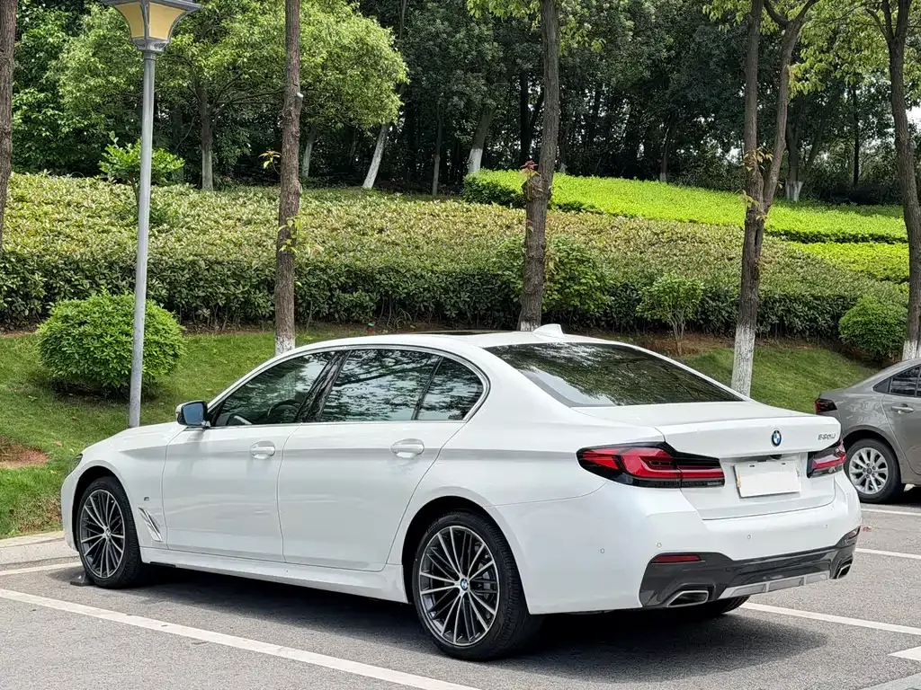 BMW 5 Series — фото 7