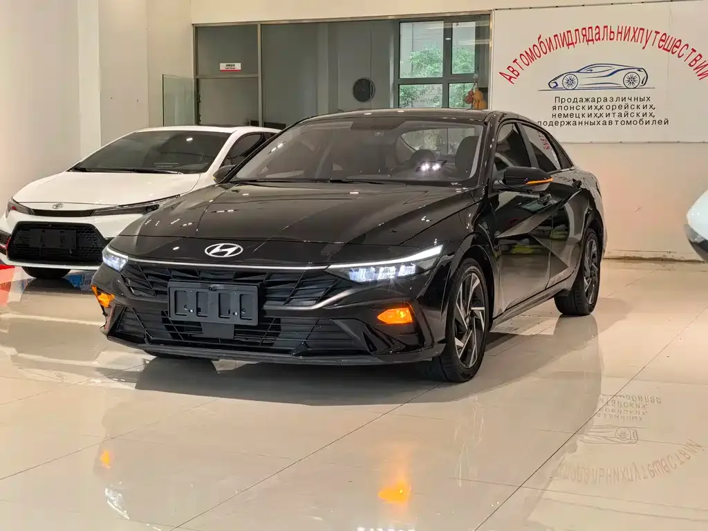 Hyundai Elantra — фото 1