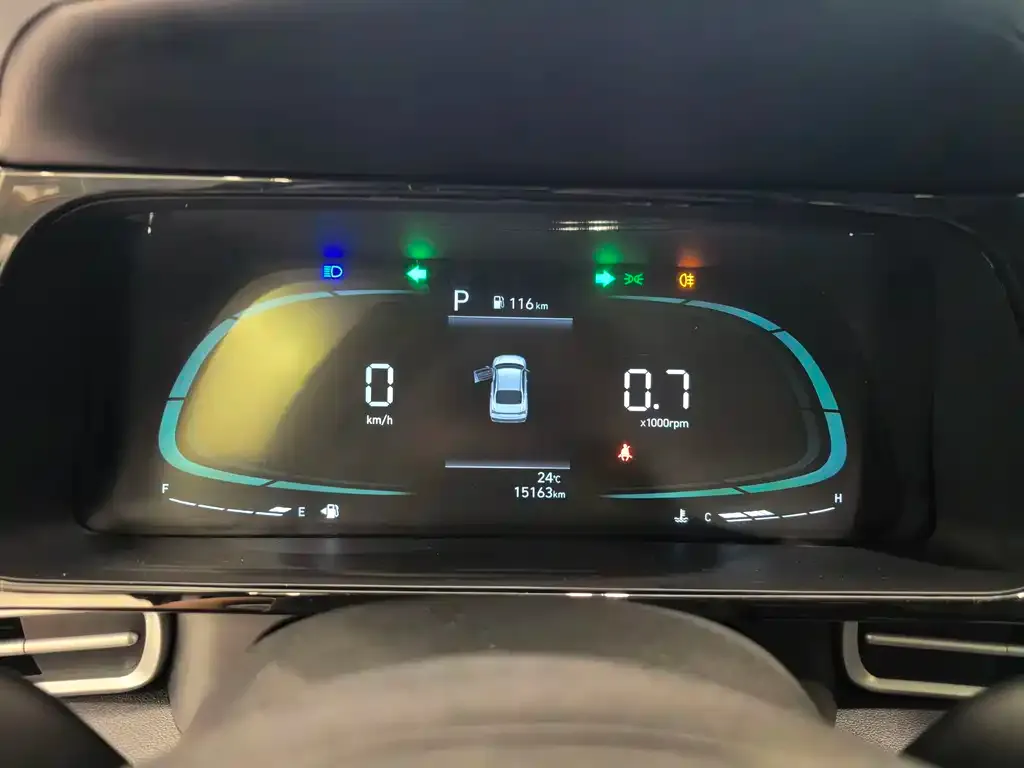Hyundai Elantra — фото 2