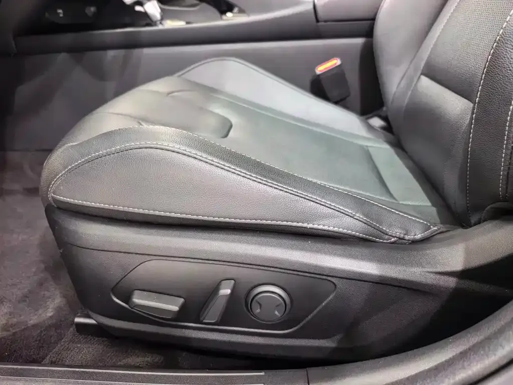 Hyundai Elantra — фото 10