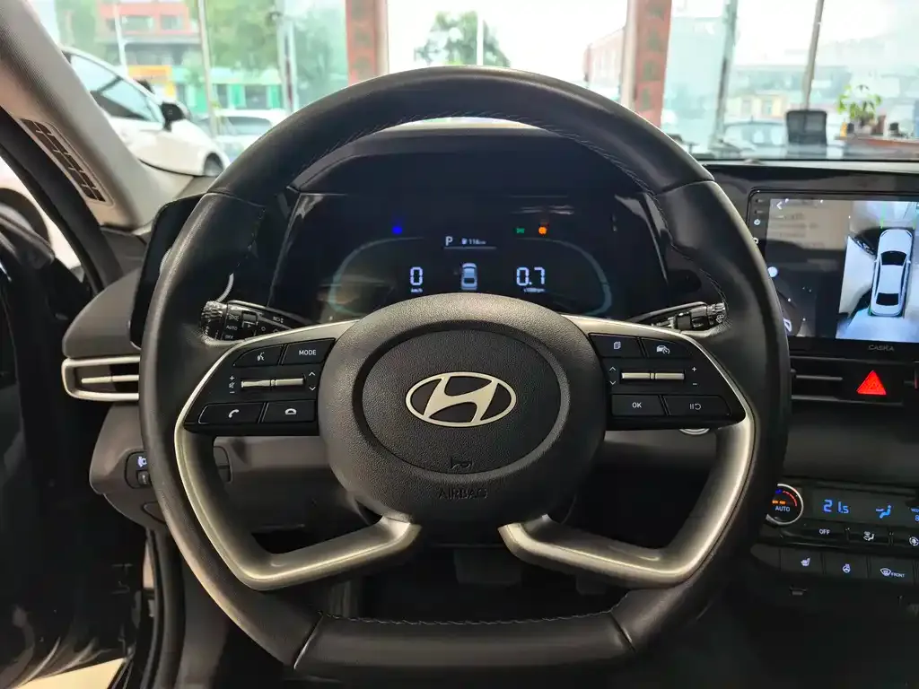 Hyundai Elantra — фото 4