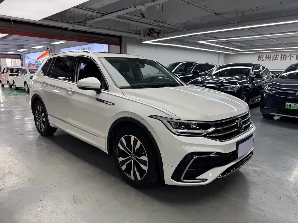 Volkswagen Tiguan L — фото 7