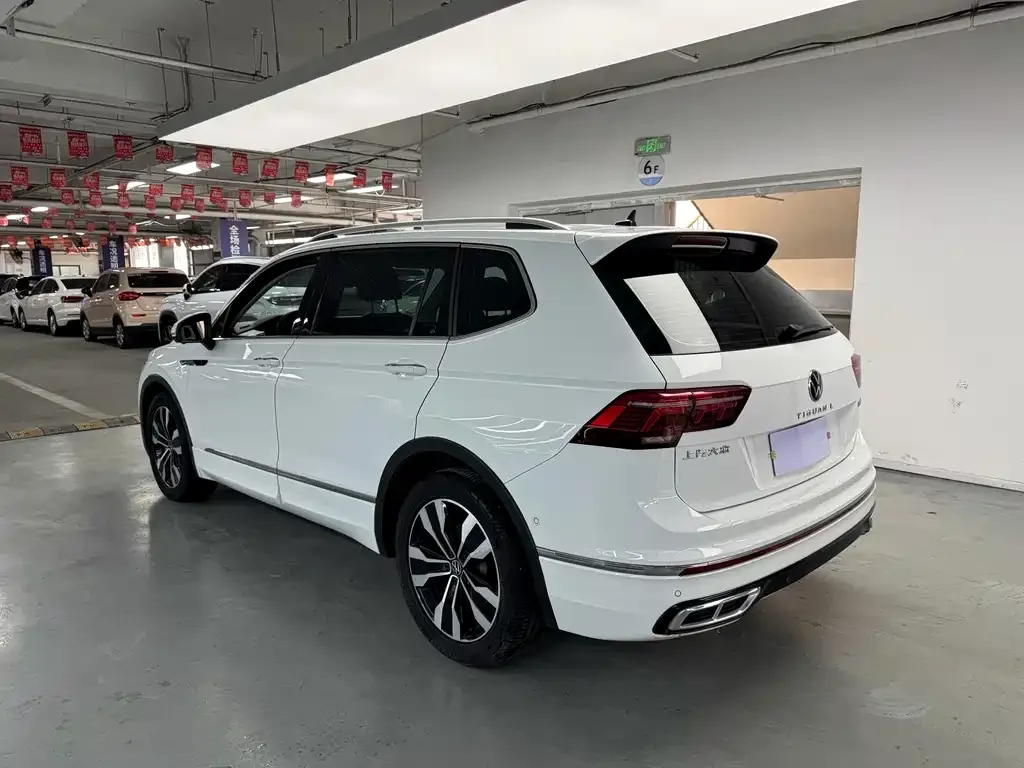 Volkswagen Tiguan L — фото 8
