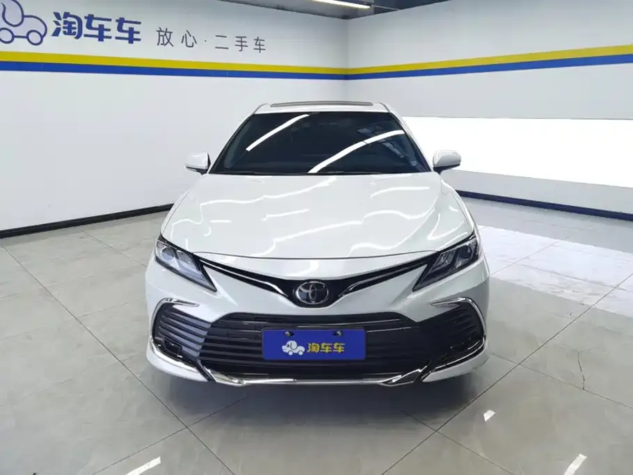 Toyota Camry — фото 6