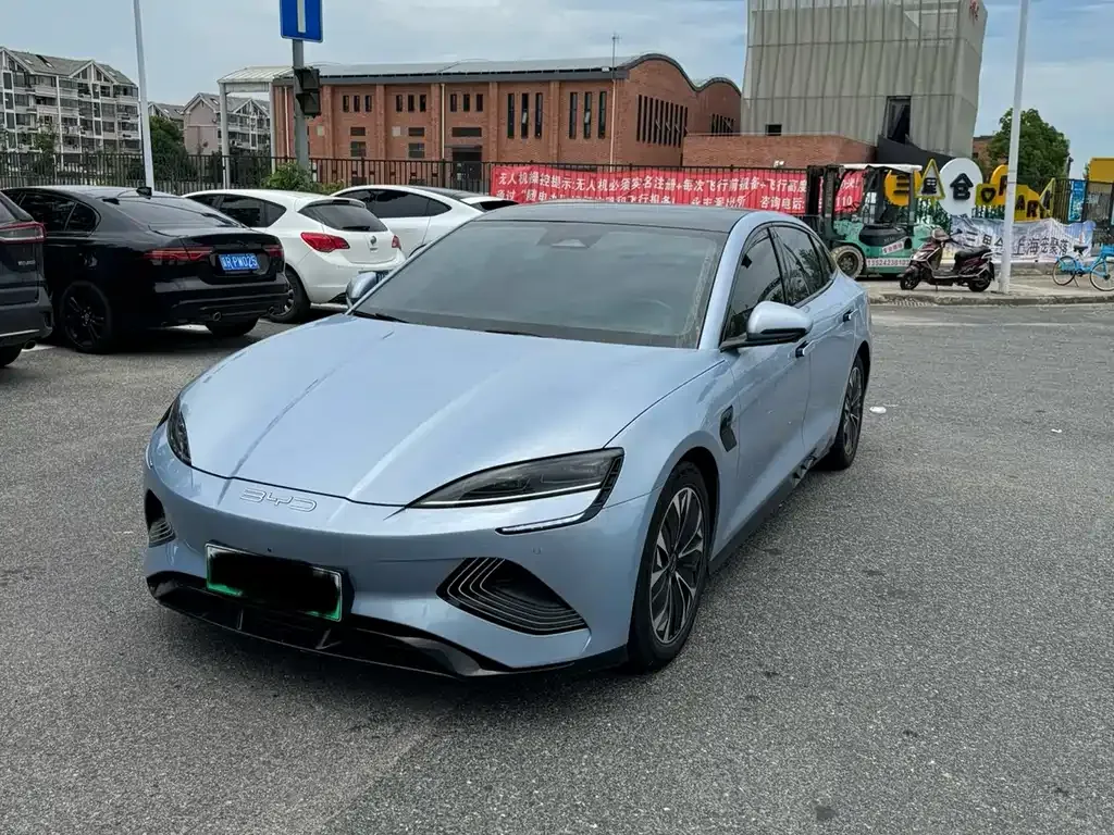 BYD Seal — фото 1