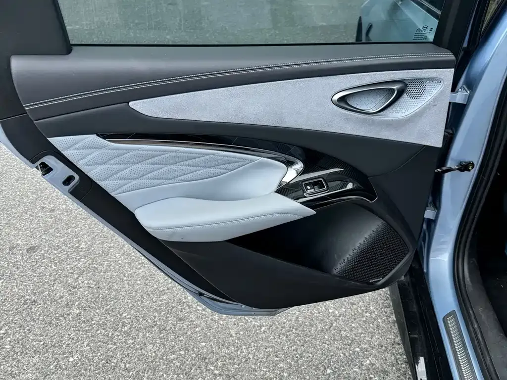 BYD Seal — фото 9