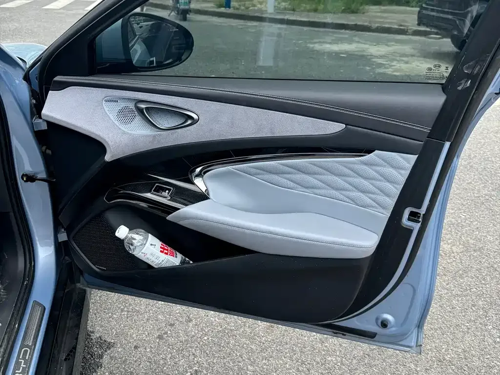 BYD Seal — фото 10