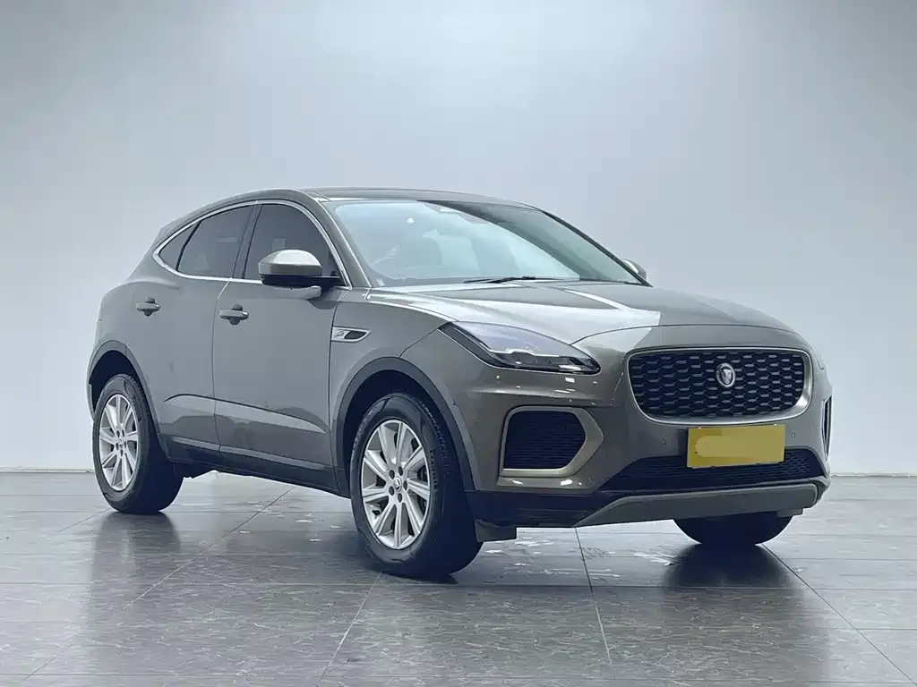 Jaguar E-PACE — фото 8