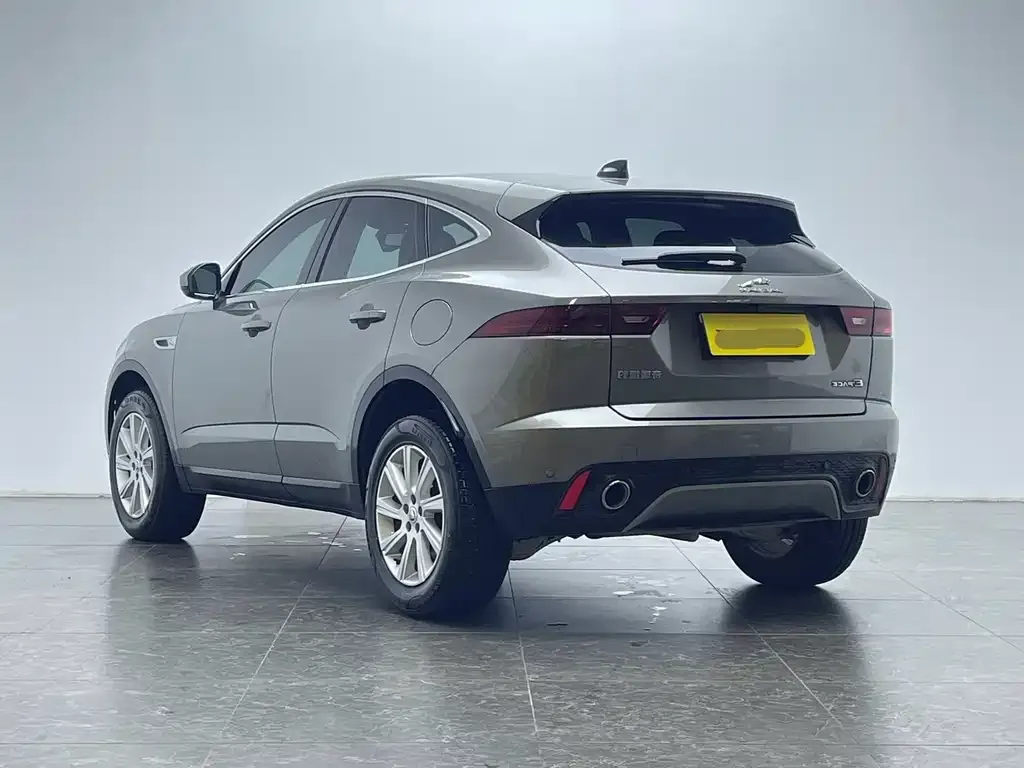 Jaguar E-PACE — фото 2