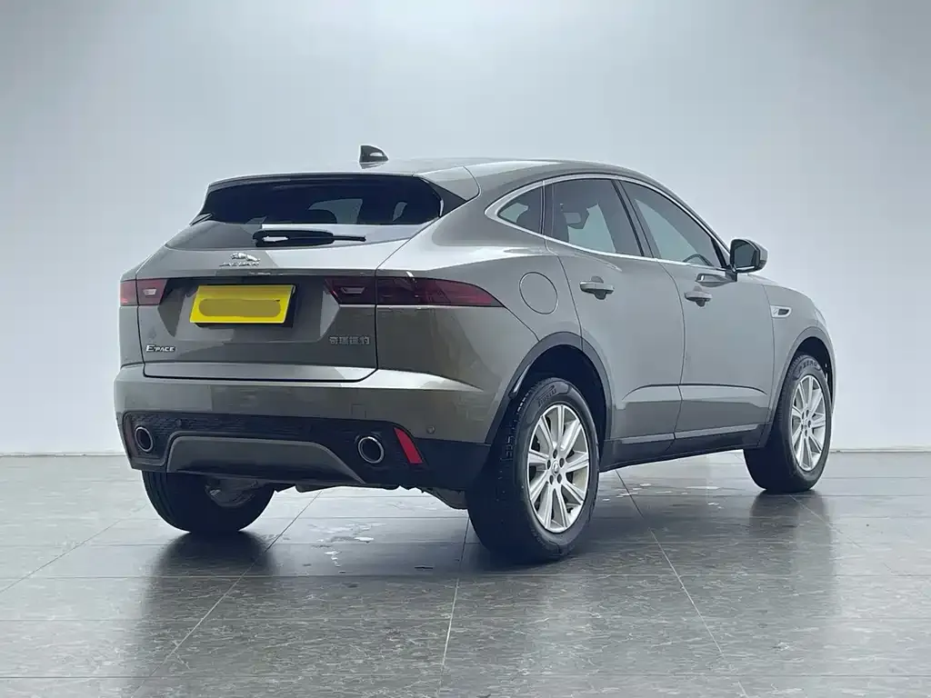 Jaguar E-PACE — фото 7