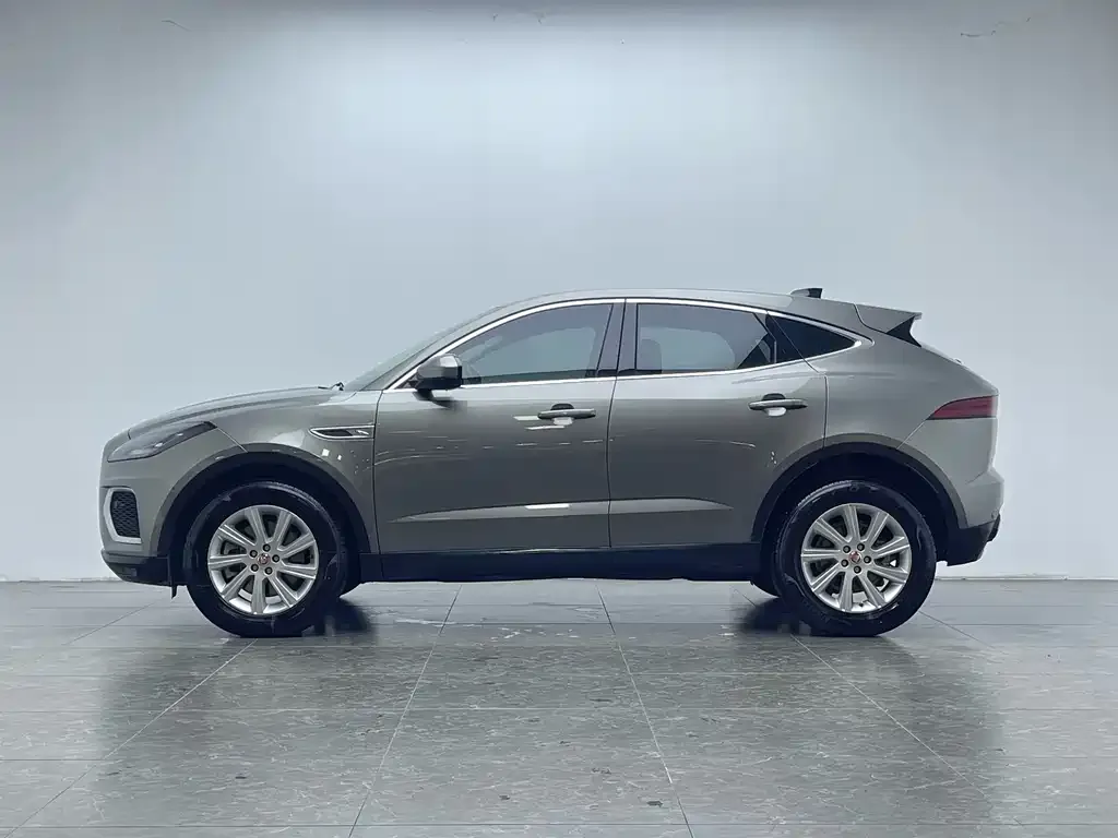 Jaguar E-PACE — фото 4