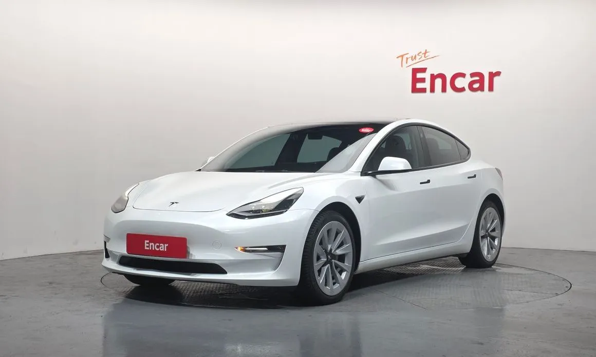 Tesla Model 3 — фото 1