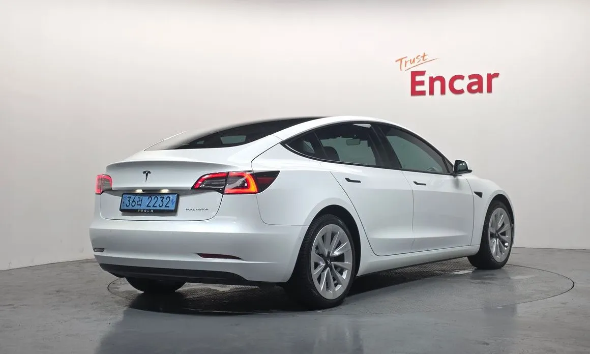 Tesla Model 3 — фото 3