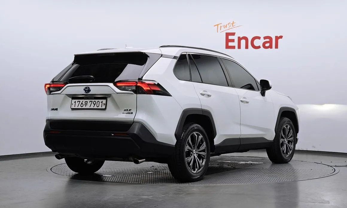 Toyota RAV4 — фото 3