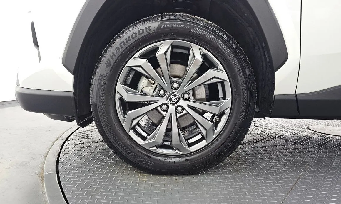 Toyota RAV4 — фото 10