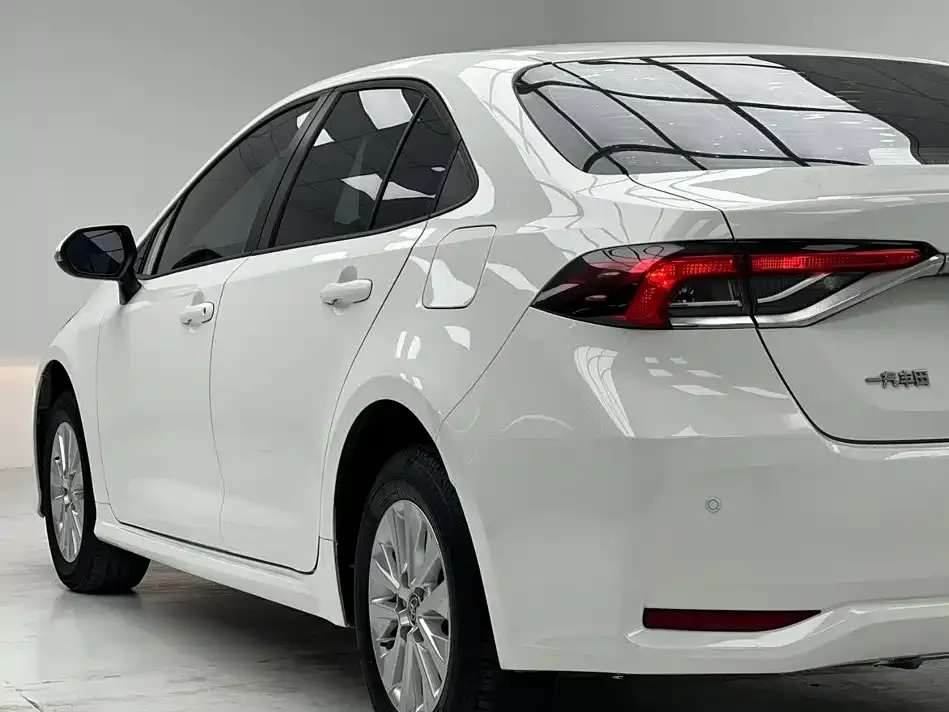 Toyota Corolla — фото 5