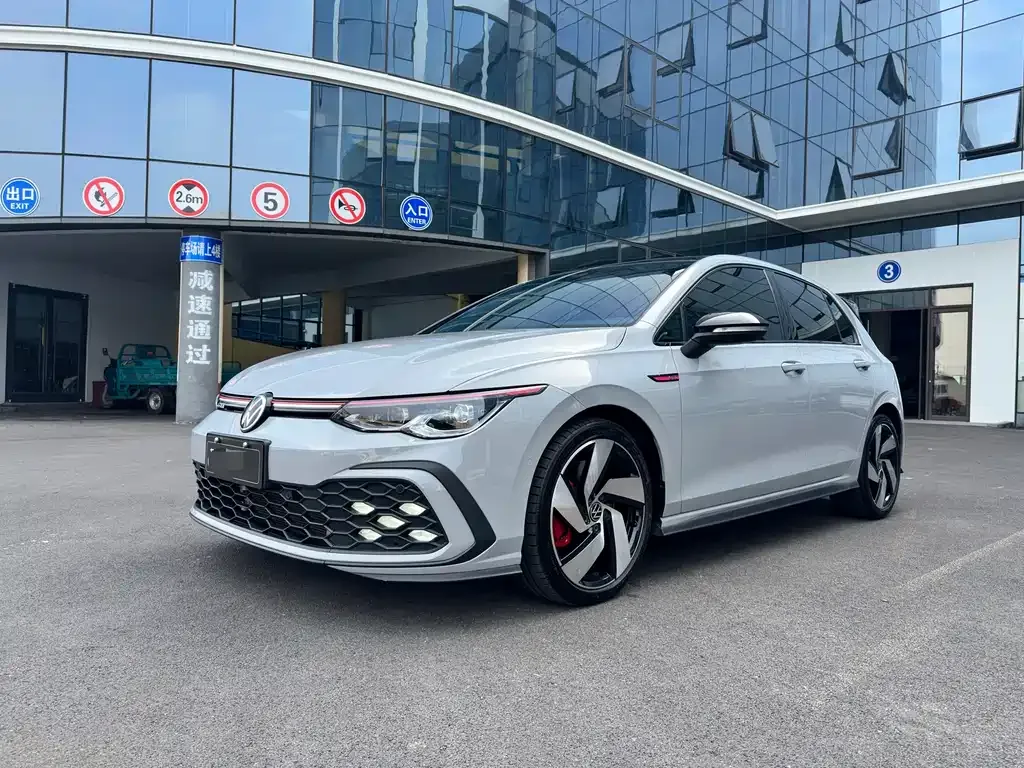 Volkswagen Golf GTI — фото 1