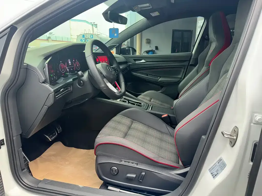 Volkswagen Golf GTI — фото 9