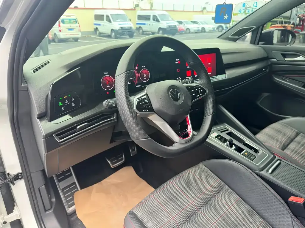 Volkswagen Golf GTI — фото 3