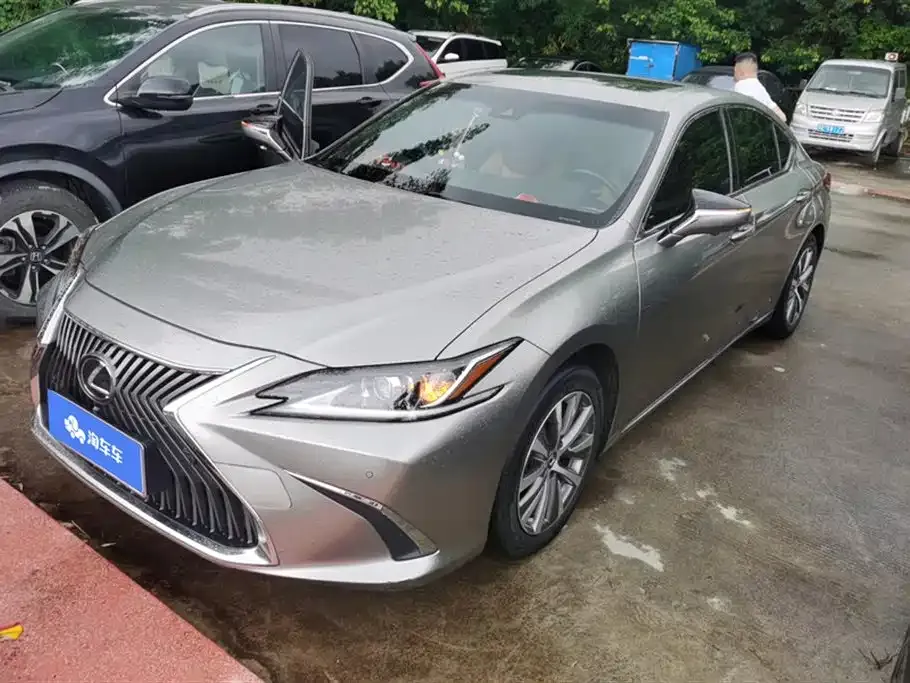 Lexus ES — фото 1