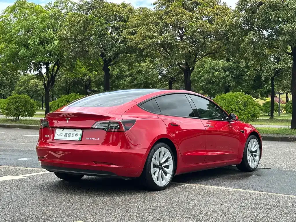 Tesla Model 3 — фото 6