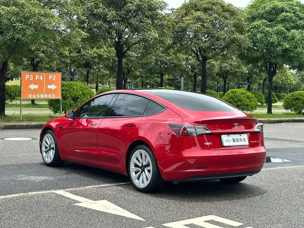 Tesla Model 3 — фото 9
