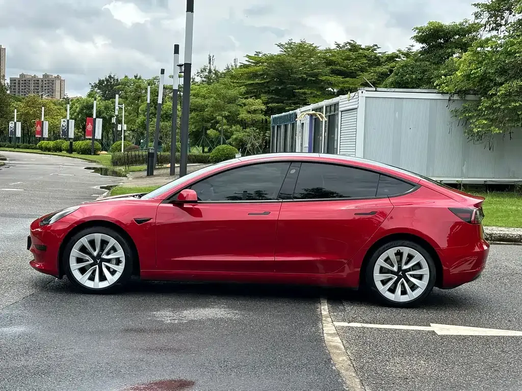 Tesla Model 3 — фото 3