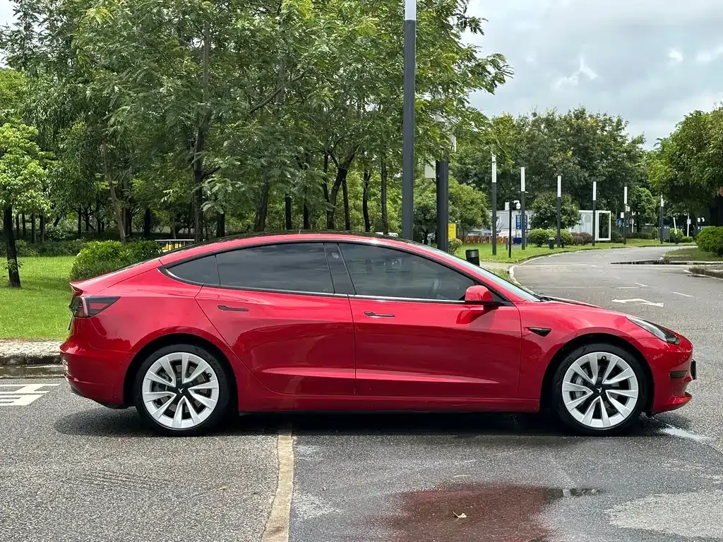 Tesla Model 3 — фото 5