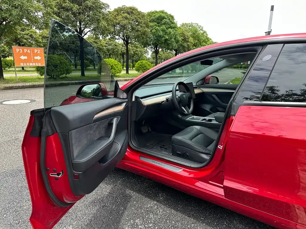 Tesla Model 3 — фото 2