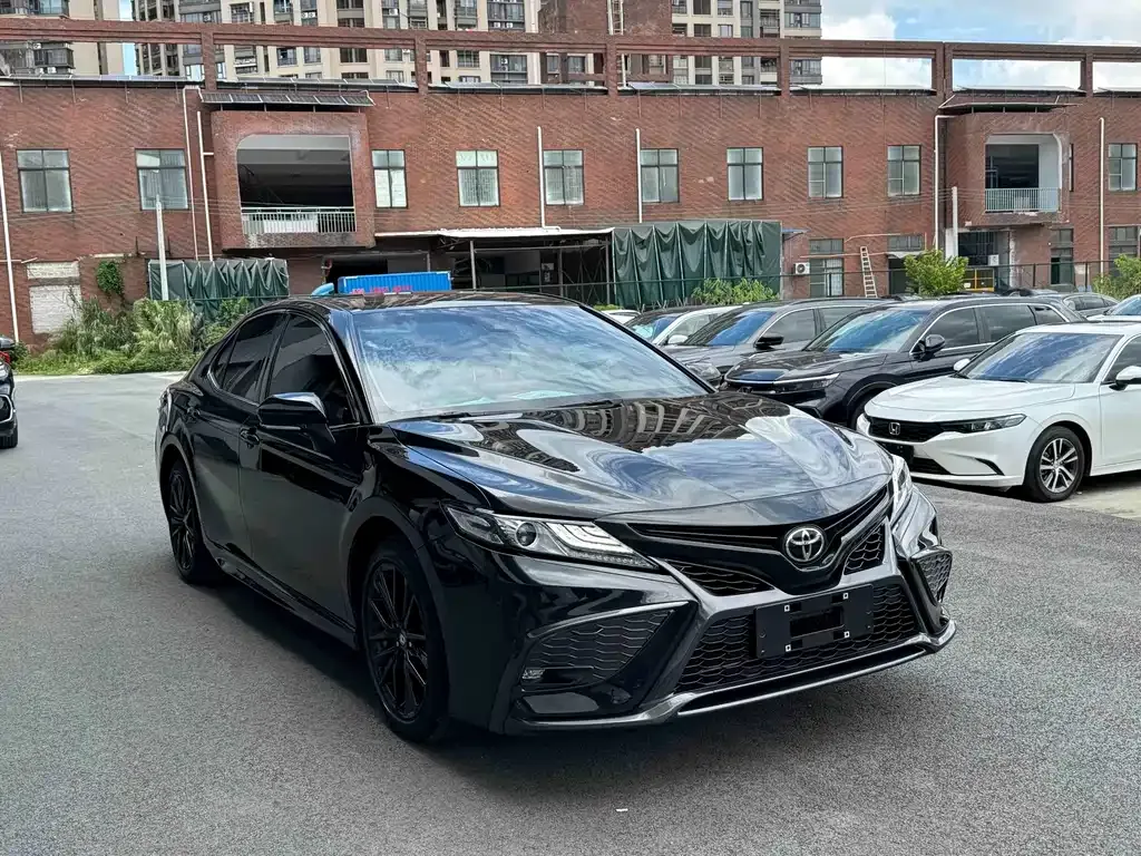 Toyota Camry — фото 5