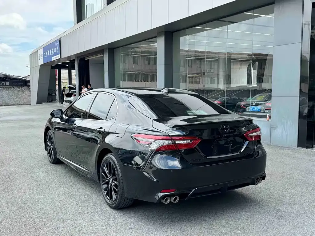 Toyota Camry — фото 8