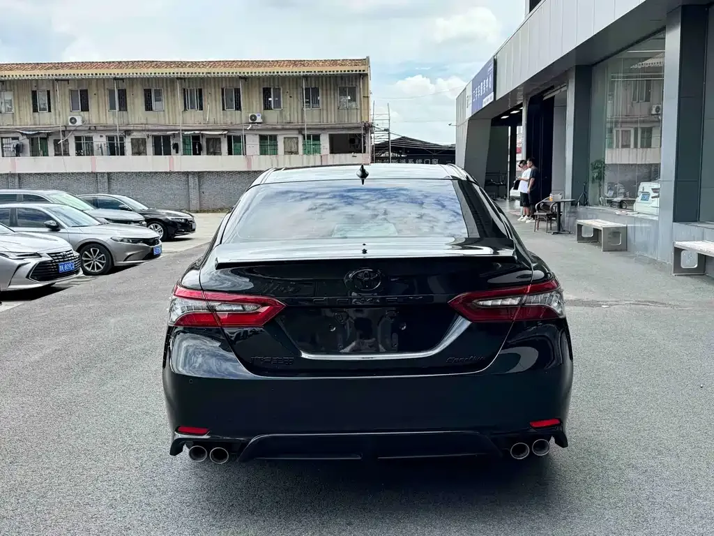 Toyota Camry — фото 4